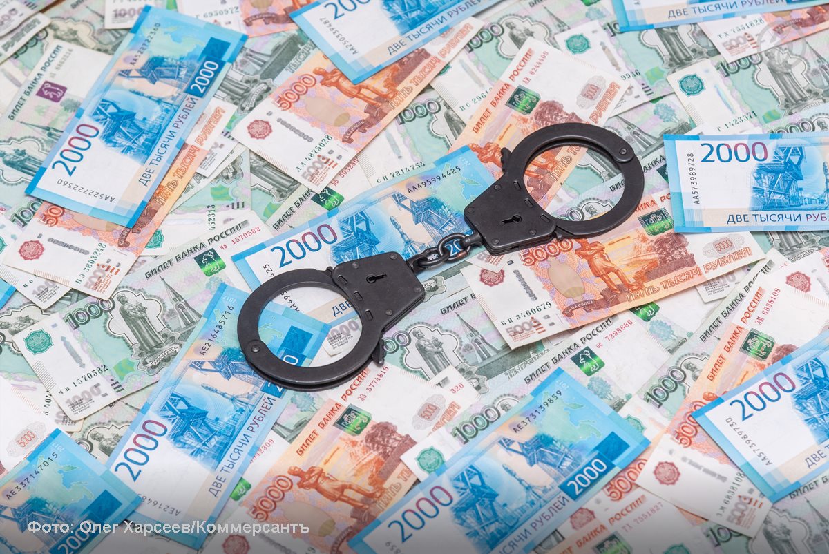 Главу 37-го отдела полиции Петербурга задержали по делу о взятке в 1,2 млн рублей Руководителя 37-го отдела полиции Василеостровского района Санкт-Петербурга Игоря Колесникова задержали по подозрению в получении 1,2 млн рублей в качестве взятки. Он стал фигурантом дела по ч. 6 ст. 290 УК РФ, выяснил «Ъ-СПб». Предварительно известно, что Колесников с 2022 по 2024 годы получил незаконное вознаграждение от двух предпринимателей. Они занимались нелегальной розничной торговлей продуктами и алкоголем на территории района.