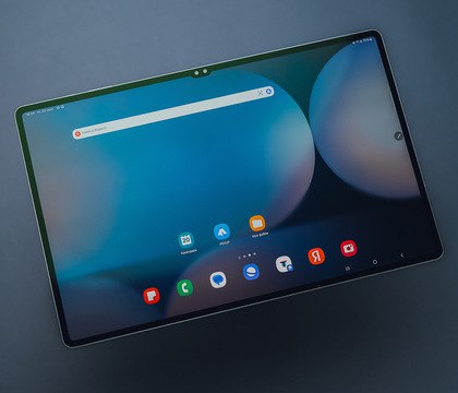 Samsung официально представила новые планшеты Galaxy Tab S10  В этом году компания решила выпустить лишь два варианта. Эти модели — Galaxy Tab S10 Plus с ценой от 999,99 доллара и Galaxy Tab S10 Ultra от 1199,99 доллара. Планшет Galaxy Tab S10 отсутствует. Samsung сосредоточилась на устройствах более высокого и среднего сегмента.  Читать далее