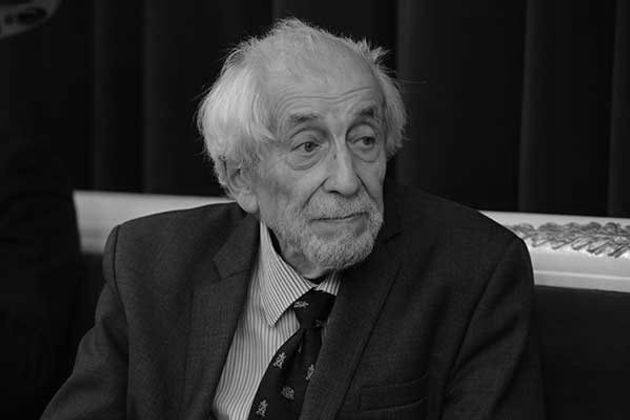 На 91 м году ушел из жизни Иосиф Райскин один из самых уважаемых музыкальных публицистов Петербурга историк музыки и критик Он пришел в профессию необычным путем сначала окончил ЛЭТИ как физик а затем следуя своему призванию получил музыкальное образование в консерватории уже во взрослом возрасте Райскин много лет определял тон музыкальной жизни города и работал в ведущих изданиях Мариинского театра и Петербургской филармонии Подписывайтесь на наш канал в МАХ agregiruem