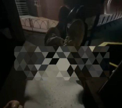 В Уфе задержали мигрантов пристававших к 12 летним девочкам Накануне вечером в ряде региональных СМИ появились сообщения о том что мигранты приставали к 12 летним девочкам в Уфе В соцсетях также распространилось видео где неизвестные мужчины пытались познакомиться с подростками на детской площадке Они утверждали что якобы им по 16 лет По имеющейся на данный момент информации сотрудниками отдела полиции 10 управления МВД России по городу Уфе данные граждане установлены и доставлены в отдел По данному факту будет принято процессуальное решение прокомментировали в МВД Источник Башинформ Спутник FM Уфимская Волна