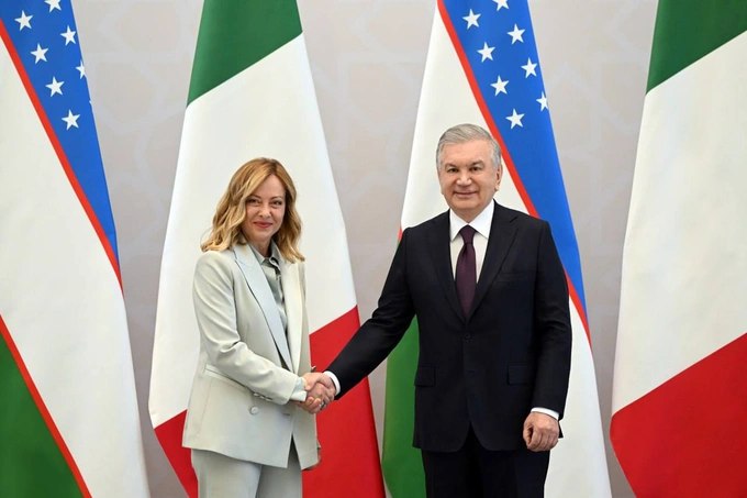 Президент Узбекистана Шавкат Мирзиёев и премьер-министр Италии Джорджа Мелони обсудили обучение узбекских экспортёров для выхода на рынок ЕС, создание совместного сертификационного центра в Ташкенте, возможность запуска Программы технологического партнёрства и учреждение инвестфонда.