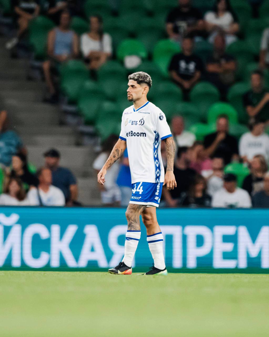 Ботафого начал переговоры о трансфере защитника Динамо Рубенс Диас дал положительный сигнал и готов выслушать условия бразильского клуба сообщает Globo Крузейро и Коринтианс также интересуются игроком и планируют вступить в переговоры Подписывайтесь на РИА Новости Спорт в MAX