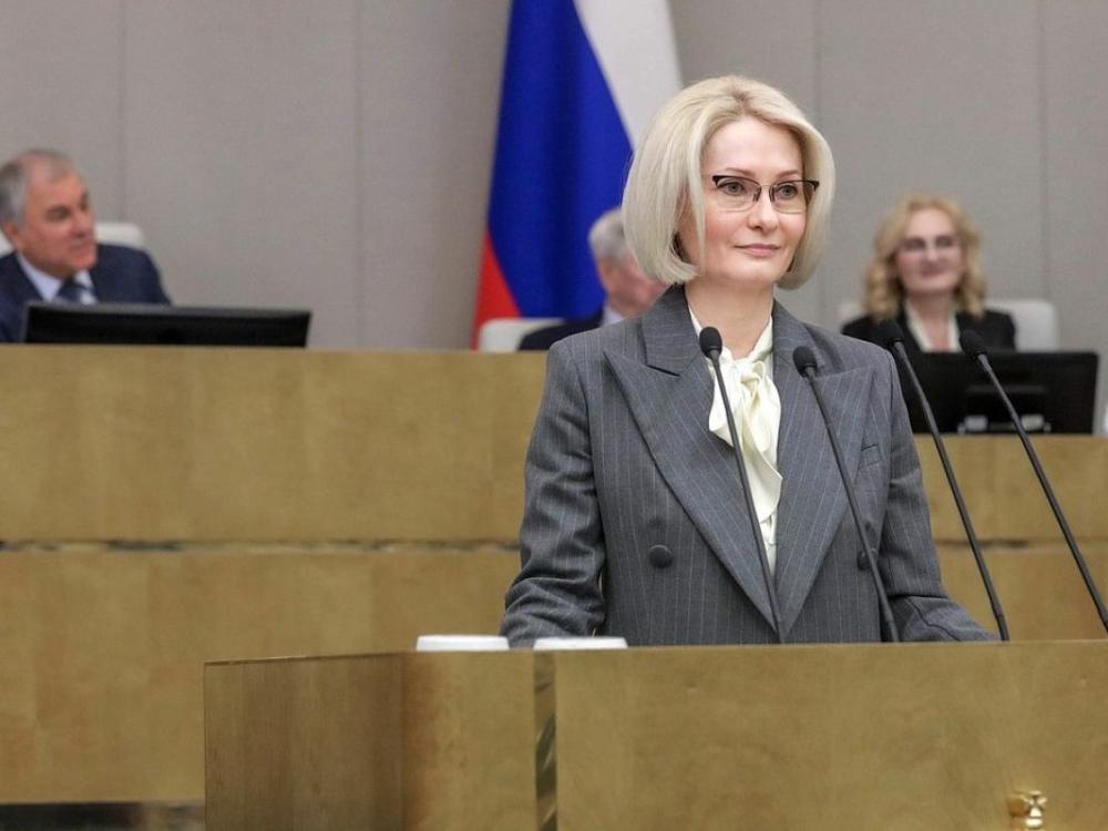 Единая Россия настояла на инвестиционном налоговом вычете за помощь детскому спорту Речь идёт об инвестиционном налоговом вычете до 100 от стоимости имущества которое компании безвозмездно передают таким организациям Согласно законопроекту который Госдума приняла во втором чтении часть налога на прибыль компания направляет не в общий региональный бюджет а адресно на поддержку конкретной спортшколы через пожертвование лимиты которого самостоятельно определяют региональные власти Бизнес сокращает налоговые выплаты а спортшколы получают шанс обновить инфраструктуру и инвентарь Как отметил депутат Архангельского областного Собрания региональный координатор партпроекта Единой России Детский спорт Андрей Багрецов в течение нескольких последних лет финансирование физической культуры и спорта из бюджета планомерно сокращается новый же механизм поможет привлечь значительные средства Фото Единой России