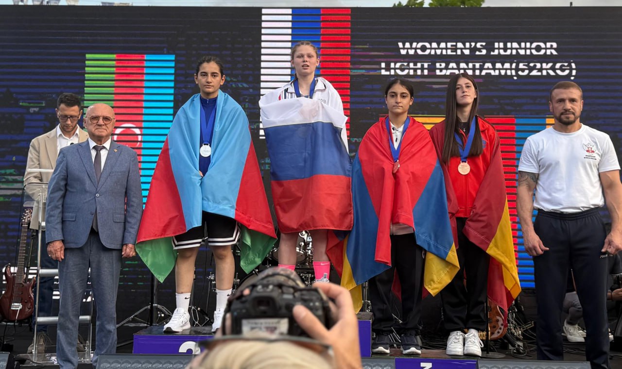 Спортсменки из Армении завоевали 6 медалей на юношеском чемпионате Европы по боксу в Сербии «Серебро» взяли Сюзанна Ишханян 46 кг , Амест Африкян 50 кг , Анаит Арутюнян 57 кг и Виктория Саакян 75 кг . Бронзовых медалей удостоились Нана Баласанян 48 кг и Лиана Жамгарян 52 кг .