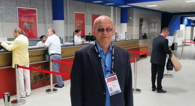 Глава Омсукчанского округа Колымы Сергей Макаров участвовал в статсессии проекта «Муниципальный диалог»  На ней он рассказал о специфике и решениях транспортных проблем в северных и удалённых регионах.  Проект «Муниципальный диалог» объединяет представителей всех субъектов России, включая свыше 16 тысяч муниципальных образований, для обмена передовым опытом в сфере местного самоуправления.   В рамках стратегической сессии «Транспорт и инфраструктура» участники обсудили перспективы развития транспортной системы и дорожной инфраструктуры на местном уровне.   Основными целями мероприятия были обмен лучшими практиками, выработка предложений по решению ключевых проблем и формирование инициатив, направленных на повышение качества транспортного обслуживания и устойчивое развитие муниципальных территорий.
