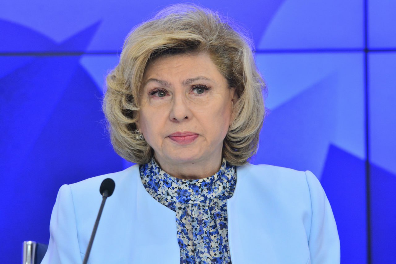 Уполномоченная по правам человека Татьяна Москалькова предложила дополнить КоАП статьей об ответственности за воспрепятствование законной деятельности региональных омбудсменов передает корреспондент РБК По словам Москальковой нужно закрепить дополнительные гарантии прав уполномоченного с точки зрения его независимости и эффективности Омбудсмен пояснила что поддерживает коллег выступающих за отмену решений которые считают незаконными и несправедливыми Власть иногда применяет и к уполномоченным меры я не могу сказать что воздействия но создания условий некомфортных И очень важно защитить и самого омбудсмена указала Москалькова Фото Pavel Kashaev Global Look Press Самые важные новости в канале РБК в МАХ