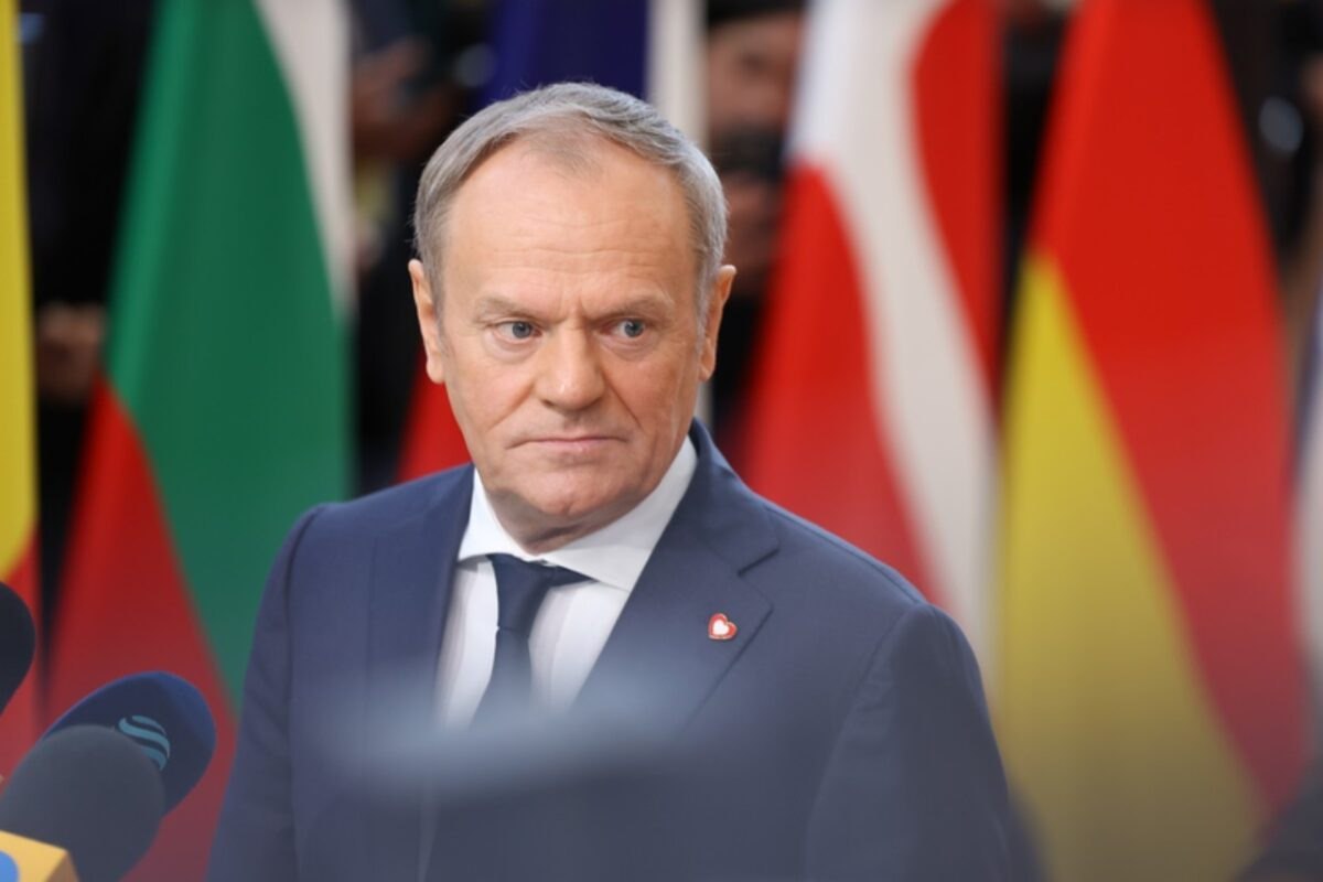 Премьер-министр Польши Дональд Туск распустил Комиссию по расследованию влияния России и Беларуси на внутреннюю безопасность и интересы Польши.  Комиссия была образована по иницитиве Дональда Туска в мае прошлого года. Ее возглавлял начальник лужбы военной контрразведки генерал Ярослав Строжик