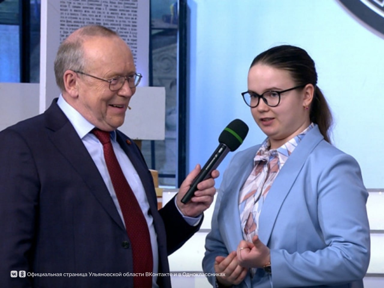 Ульяновская школьница Ангелина Буянова стала победительницей телевизионной олимпиады «Умницы и Умники» и будущей студенткой МГИМО! В мае прошлого года Ангелина одержала победу на региональном этапе, где соревновались 109 десятиклассников. Одиннадцатиклассница из школы № 57 города Ульяновска стала одной из 12 победителей олимпиады, получив возможность учиться в Московском государственном институте международных отношений. Поздравляем!