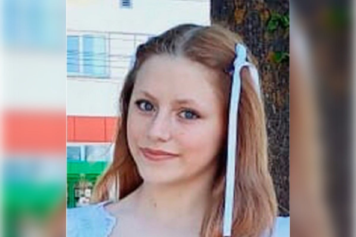 В Тверской области пропала 16-летняя Александра Елисеева Она исчезла 7 июня 2025 года в Торжке. Девушка ушла из дома на улице Луначарского. Рост Александры — 154 см, среднего телосложения, длинные светло-русые волосы, голубые глаза. Была одета в светло-коричневый топ, серо-черные джинсы и черные тапки. Сообщить данные о местонахождении можно по телефонам 8 910 646-34-34, 8 904 014-12-34 или 112. Пилот Подписаться #поиск_пропавших