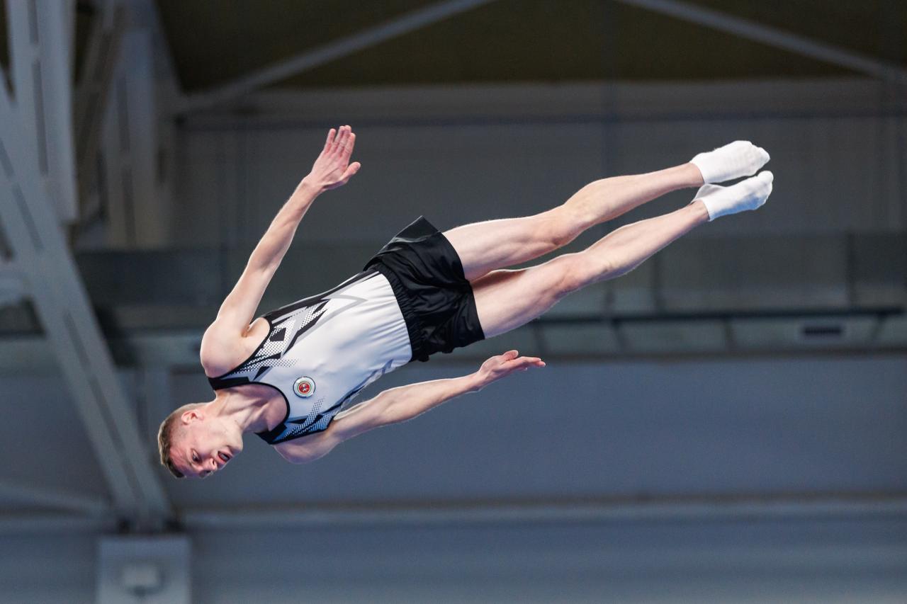 Кирилл Козлов чемпион России по прыжкам на батуте   Татарстанский спортсмен завоевал золото в индивидуальных прыжках с оценкой 65 030 Поздравляем