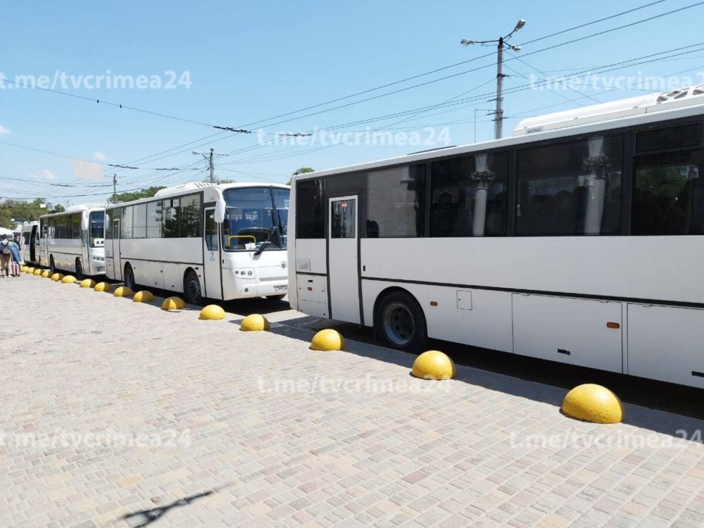 В Крыму подорожает проезд в общественном транспорте ⁠ Вторник, 24 декабря. «Крым 24».В Крыму стоимость проезда в общественном транспорте увеличится до 30 рублей при оплате картой и 35 рублей при наличной оплате. Об этом «Крым 24» рассказал начальник управления по организации и развитию перевозок на транспорте Минтранса РК Тимур Сеттаров.  «19 декабря Государственным комитетом по ценам и тарифам был издан приказ, который устанавливает новый тариф на перевозку пассажиров и багажа в общественном транспорте на территории Крыма», — отметил он.  Сеттаров уточнил, что в среднем стоимость проезда для жителей и гостей республики повысится на 5 рублей в городском общественном транспорте.  «Если до этого стоимость составляла 25 и 30 рублей, то теперь стоимость проезда будет 30 и 35...  Подробнее>>>