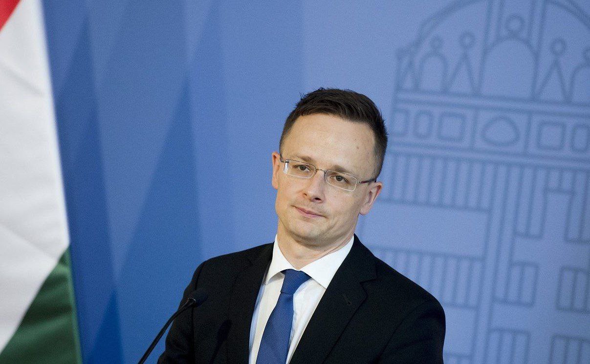 Рубио заверил что США заинтересованы в организации саммита с Россией но чтобы он принëс реальные результаты Об этом сообщил глава МИД Венгрии Петер Сийярто и отметил что в начале ноября состоится визит Орбана к Трампу в Белом доме где стороны обсудят саммит Россия США и двусторонние экономические проекты