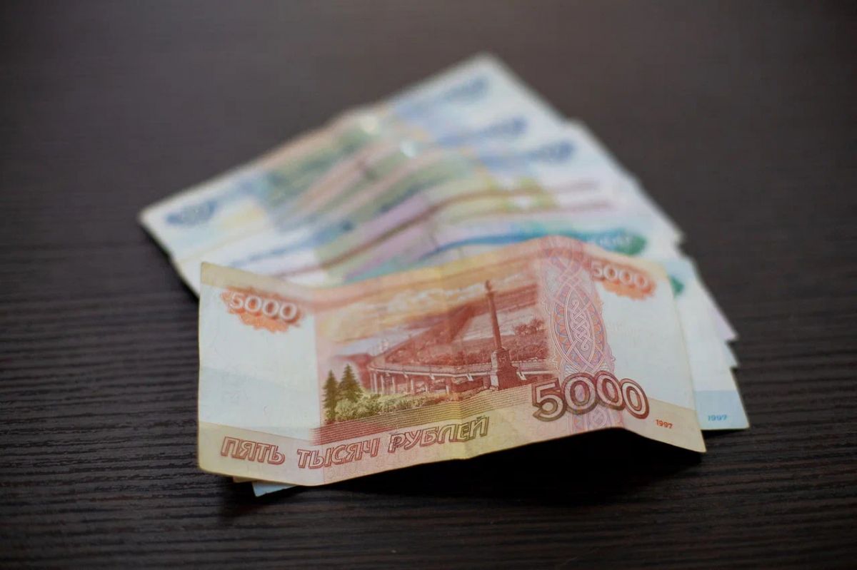 Зарплата воронежцев в марте превышала 71 тысячу рублей Среднемесячная номинальная начисленная зарплата с января по март 2025 года составила 68,766.2 рубля, что на 20,1% выше уровня 2023 года. Реальный размер заработной платы с учетом инфляции увеличился на 7,7% в третьем квартале по сравнению с аналогичным периодом 2024 года, а в марте – на 7,6%. ↗ Прислать новость Подписаться