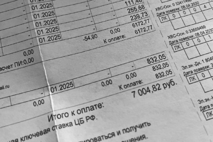 Стало известно о росте тарифов на капремонт в 2025 году  С 1 января 2025 года во многих регионах России уже выросли тарифы на капитальный ремонт в многоквартирных домах.  «Поскольку в последние годы наблюдался устойчивый рост стоимости различных стройматериалов, и общий уровень инфляции был выше запланированного, это неизбежно привело к росту тарифов, в том числе на капитальный ремонт, — сообщила доцент Финансового университета при Правительстве РФ, эксперт проекта НИФИ Минфина России «Моифинансы.рф» Светлана Мусиенко в интервью агентству «Прайм».  Кроме того, в некоторых регионах были введены дифференцированные тарифы, которые зависят от типа жилья, его технического оснащения и возраста здания.