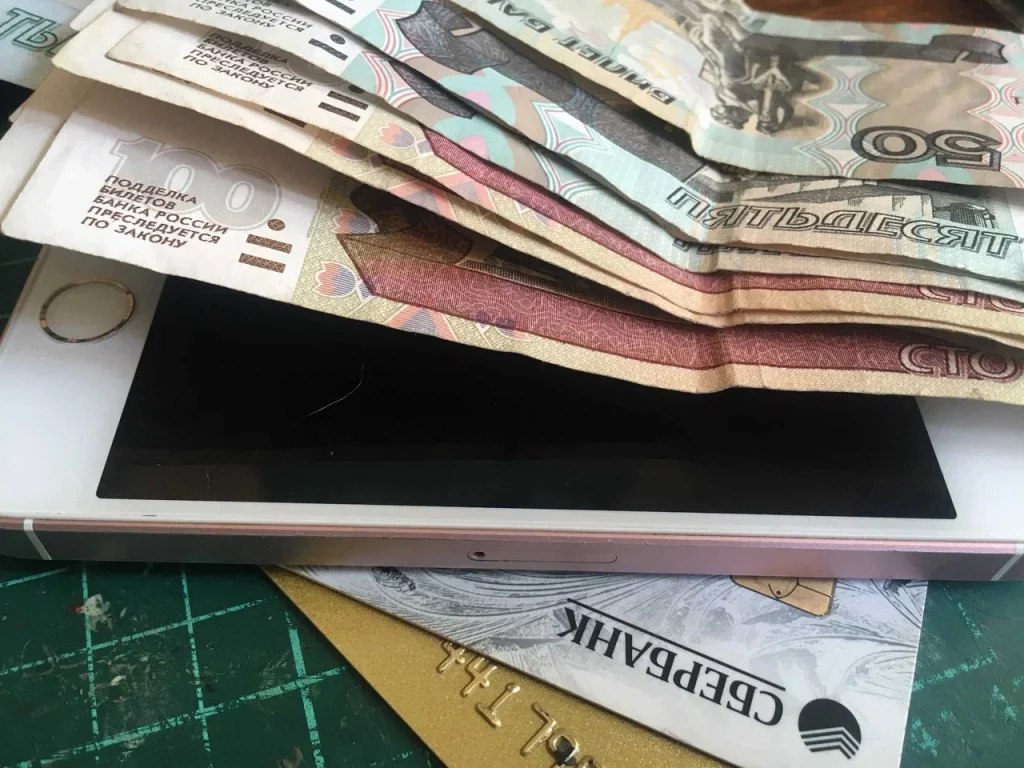 В Рязанской области многодетным семьям частично компенсируется оплата за ЖКУ О действующих мерах поддержки многодетных семей информирует министерство труда и социальной защиты населения Рязанской области. В соответствии с задачами федерального проекта «Многодетная семья» нацпроекта «Семья» в регионе компенсируется часть расходов по оплате ЖКУ. Многодетным семьям может быть предоставлена компенсация расходов по оплате ЖКУ, если среднедушевой доход семьи не превышает прожиточный минимум, установленный в регионе. На сегодняшний день он составляет 15782 рубля. Обязательным условием является отсутствие судебной задолженности по оплате жилищно-коммунальных услуг. Размер компенсации – 30% от размера оплаты жилищно-коммунальных услуг. Ежемесячно возмещаются расходы на электричество, воду, газ, отопление, содержание жилья и взносы на капремонт. Также ежегодно компенсируется 30% расходов на приобретение газа в баллонах или твердого топлива при отсутствии центрального газоснабжения или печном отоплении. Для...