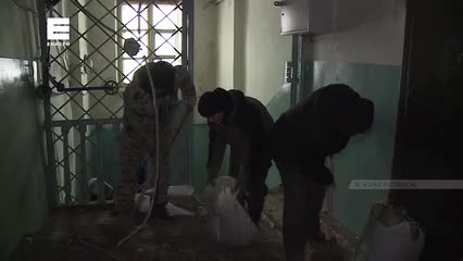 Обрушение потолка в аварийном доме в Красноярске: прокуратура рассматривает введение режима ЧС