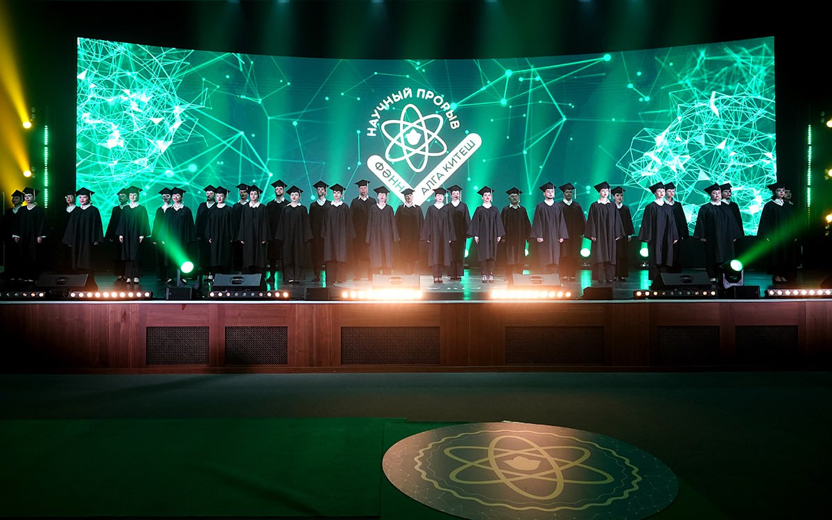 Победителей премии Научный прорыв наградят 11 февраля в Казани В IT парке имени Рамеева в Казани 11 февраля пройдет церемония награждения премии Научный прорыв где отметят труд лучших ученых Татарстана по 11 номинациям Об этом на брифинге в Кабмине РТ сообщил президент Академии наук РТ Рифкат Минниханов Для гостей церемонии будет работать выставка инновационных проектов Вечером состоится концерт ко дню российской науки рассказал он На концерте с номерами выступят ученые которые продемонстрируют свои артистические таланты добавил Минниханов iatatarinform tatarinform