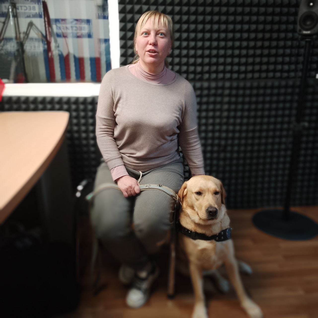 Сегодня Международный день слепых Более двух веков помощниками людей лишённых зрения являются собаки поводыри Сегодня в Севастополе есть единственная собака поводырь палевый лабрадор по имени Улана Её хозяйка Любовь Зеленская в интервью на радио Вести ФМ рассказала об их совместной жизни а также о том что нужно чтобы инвалид по зрению смог получить себе такого помощника Смотрите интервью с Любовью Зеленской ЗДЕСЬ Вести Севастополь Telegram MAX