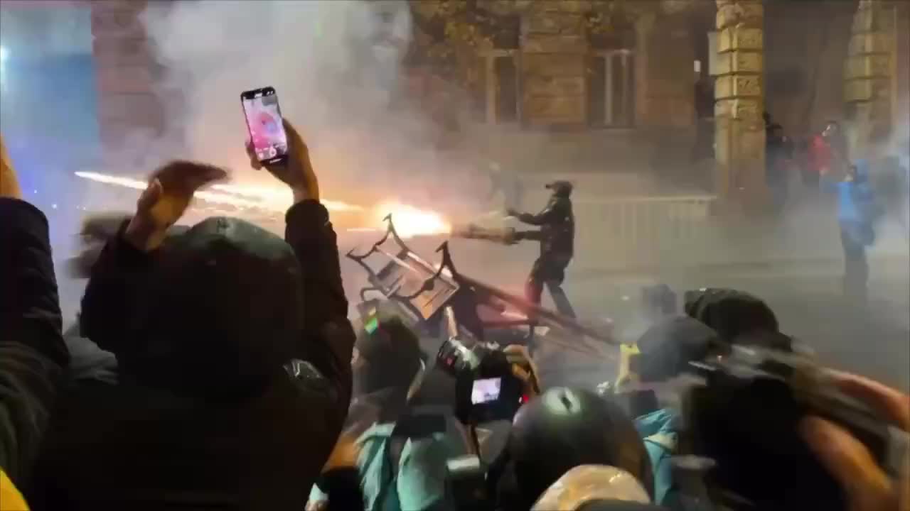 Эскалация протестов в Тбилиси: столкновения с полицией и угрозы безопасности