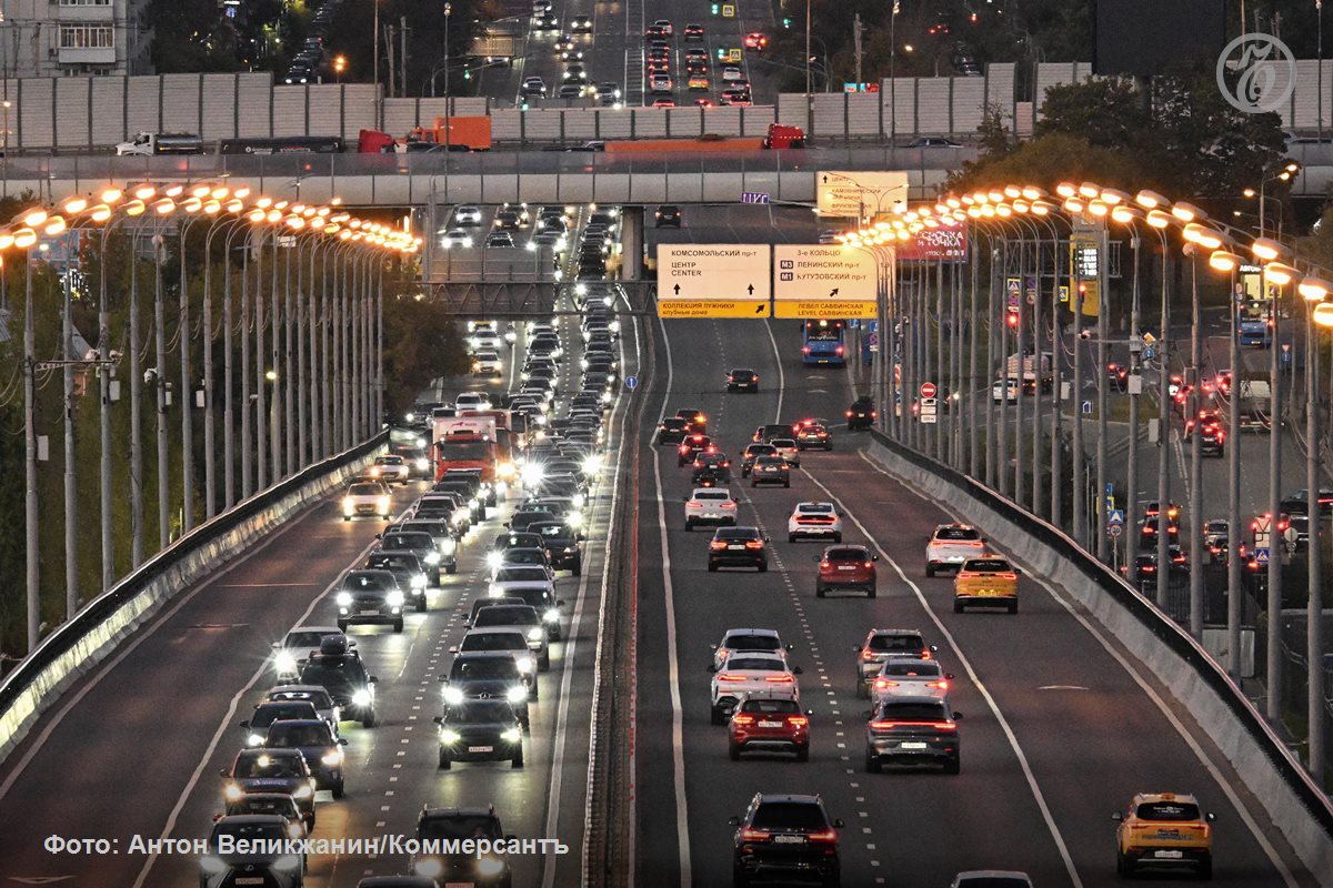 Крупный тревел сервис Туту начал развивать аренду автомобилей рассказали Ъ в компании Услуга предоставляется по модели агрегатора в 22 городах России можно забронировать машины у прокатных компаний В их число вошли туристические центры Москва Санкт Петербург Сочи Горно Алтайск Калининград Екатеринбург Владивосток Спрос в сегменте растет но крупные компании до сих пор редко выходили на этот рынок Это связано с низкой маржинальностью услуги и сложностью с поиском партнеров Ъузнал