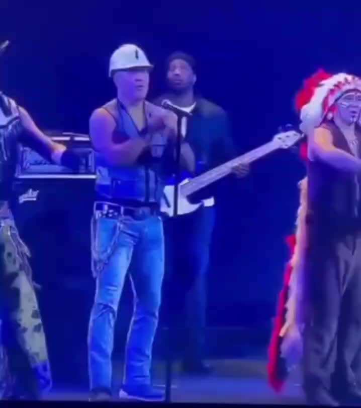 Президент Трамп танцует под YMCA во время жеребьевки ЧМ-2026