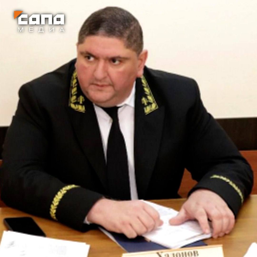 Председателем Верховного суда Северной Осетии назначили Сослана Хадонова Соответствующий указ подписал президент России Владимир Путин. Высшая квалификационная коллегия судей РФ рекомендовала ряд председателей судов еще в феврале, в их числе и был Хадонов. Судья Верховного суда второй раз подал заявление, чтобы стать председателем. В первый раз, как сообщают СМИ, он отозвал свою заявку.