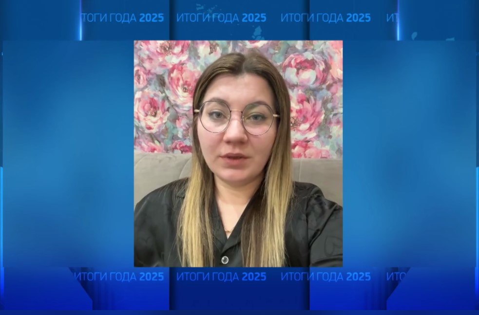 Простите нас пожалуйста Путин извинился перед вдовой погибшего на СВО военного Девушка сообщила президенту что ее супруг погиб в январе 2024 года При этом семья до сих пор не получает пенсию по потере кормильца и положенные льготы Она поинтересовалась можно ли ускорить решение таких вопросов Путин начал с того что попросил у вдовы прощения за произошедшее Я хочу извиниться перед вами за такую нерасторопность Президент добавил что взаимодействие между Минобороны РФ и социальным блоком пока не отлажено до конца Очень много избыточной бюрократии отметил он Путин пообещал взять ситуацию с выплатами на личный контроль Уверяю вас в вашем случае это будет сделано и сделано быстро Абзац ведет текстовую трансляцию   Подпишитесь на Абзац TG VK Дзен MAX Rutube