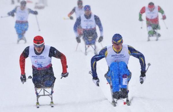 Международная федерация лыжного спорта и сноуборда объявила о решении допустить паралимпийцев из России ко всем соревнованиям под эгидой FIS под государственной символикой РФ