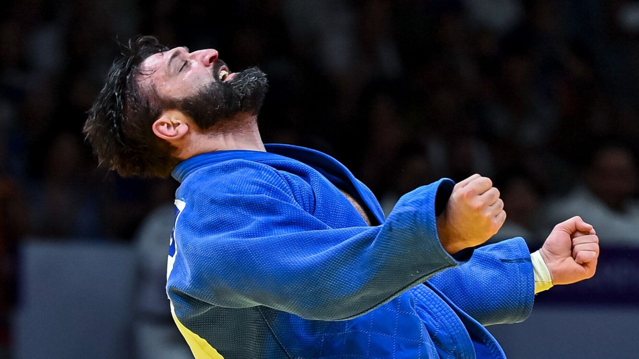 Исполком IJF разрешил российским дзюдоистам выступать на международных турнирах под национальным флагом с гимном и символикой Исполнительный комитет IJF проголосовал за то чтобы разрешить российским спортсменам вновь соревноваться под своим национальным флагом с гимном и символикой начиная с турнира Большого шлема в Абу Даби 2025 года Это решение подтверждает роль IJF как поистине глобальной федерации и усиливает её приверженность справедливому прозрачному и основанному на ценностях управлению Турнир Большого шлема в Абу Даби стартует 28 ноября news matchtv NurPhoto Getty Images