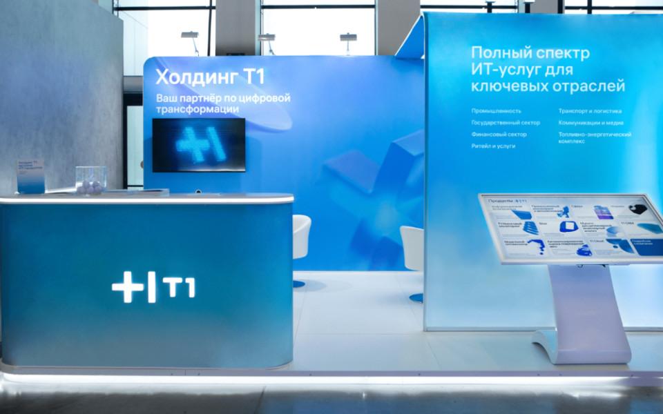 Выручка IT-холдинга Т1 по МСФО составила по итогам года 249,6 млрд рублей без НДС, с НДС - 274,9 млрд рублей , что на 29% больше, чем годом ранее Показатель EBITDA в 2024 году вырос на 11%, до 94,4 млрд рублей При этом большую часть выручки компания получила от продажи лицензий на ПО 111,1 млрд рублей, 90,8 млрд рублей годом ранее и IT-оборудования 89,2 млрд рублей против 45 млрд рублей в 2023 году . Компания прогнозирует, что к 2030 году российский IT-рынок вырастет вдвое, а главными драйверами станут: активное импортозамещение, внедрение решений на основе ИИ и формирование продуктовых экосистем вокруг ключевых игроков Т1 входит в топ-3 крупнейших IT-работодателя страны, сейчас в холдинге работает 26 000 специалистов Подписаться
