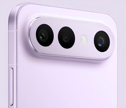 Официально раскрыт дизайн vivo S50 Pro mini компактный флагман в стиле iPhone Air Apple осенью 2025 года выпустила тонкий iPhone Air с горизонтальным блоком камер Китайские бренды ожидаемо не остались в стороне и тоже начали делать смартфоны с похожим дизайном Из недавних примеров можно вспомнить серию HONOR 500