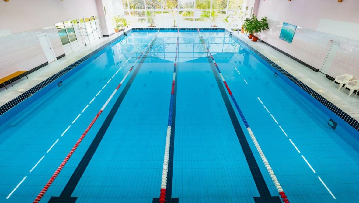 В горах Дагестана построят физкультурно оздоровительный комплекс с бассейном за 415 млн рублей Спортивный объект появится в селе Ботлих Ботлихского района Согласно материалам на сайте госзакупок объект должен быть сдан к ноябрю 2027 года