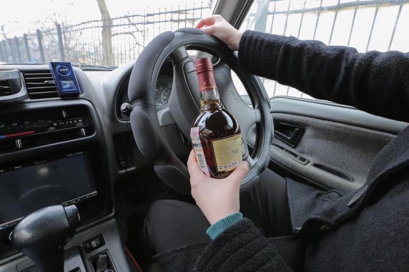 Ездила между сёлами чтобы выпить водителя алкорецидивистку задержали в ЕАО Возбуждено уголовное дело автомобиль помещён на спецстоянку Читать подробнее на сайте