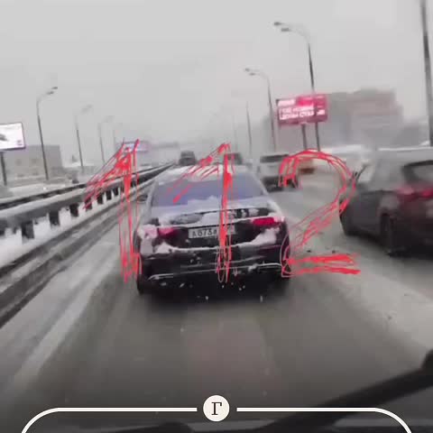 Водитель Mercedes не пропустил скорую помощь на Звенигородском шоссе