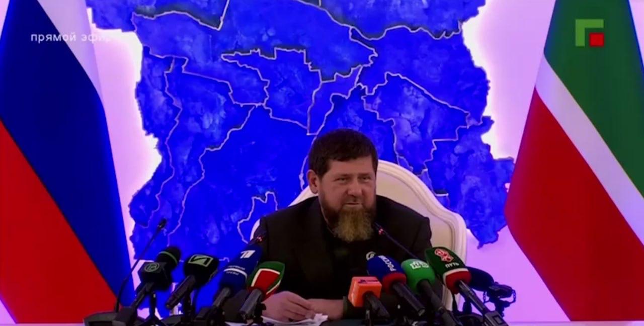 Рамзан Кадыров объявил что готов выдвигаться на выборы президента Чечни в 2026 году Согласно сообщению ТАСС он добавил что будет участвовать в кампании если ему предложит Владимир Путин Ранее Кадыров время от времени упоминал о возможности уйти в отставку добавляя что покинет пост если этого захочет Путин Я пойду на выборы если президент предложит и народ поддержит сказал он Кадыров возглавляет Чеченскую Республику с 5 апреля 2007 года В 2024 году Новая газета Европа рассказала о смертельной болезни главы республики В сентябре издание сообщило что в последнее время он часто делегирует свои рутинные обязанности подчиненным а также предпочитает более свободный стиль в одежде Источник Новой Европа в УФСБ по ЧР считает что это объясняется его проблемами со здоровьем Эта тема теперь заинтересовала и сотрудников спецслужб которые собирают информацию о состоянии главы Чечни через своих агентов в его ближнем окружении По информации газеты Кадыров неоднократно нарушал предписания врачей в Москве либо пренебрегал ими и занимался самолечением которое уже несколько раз доводило его до кризисных ситуаций Задонатить через бота Patreon