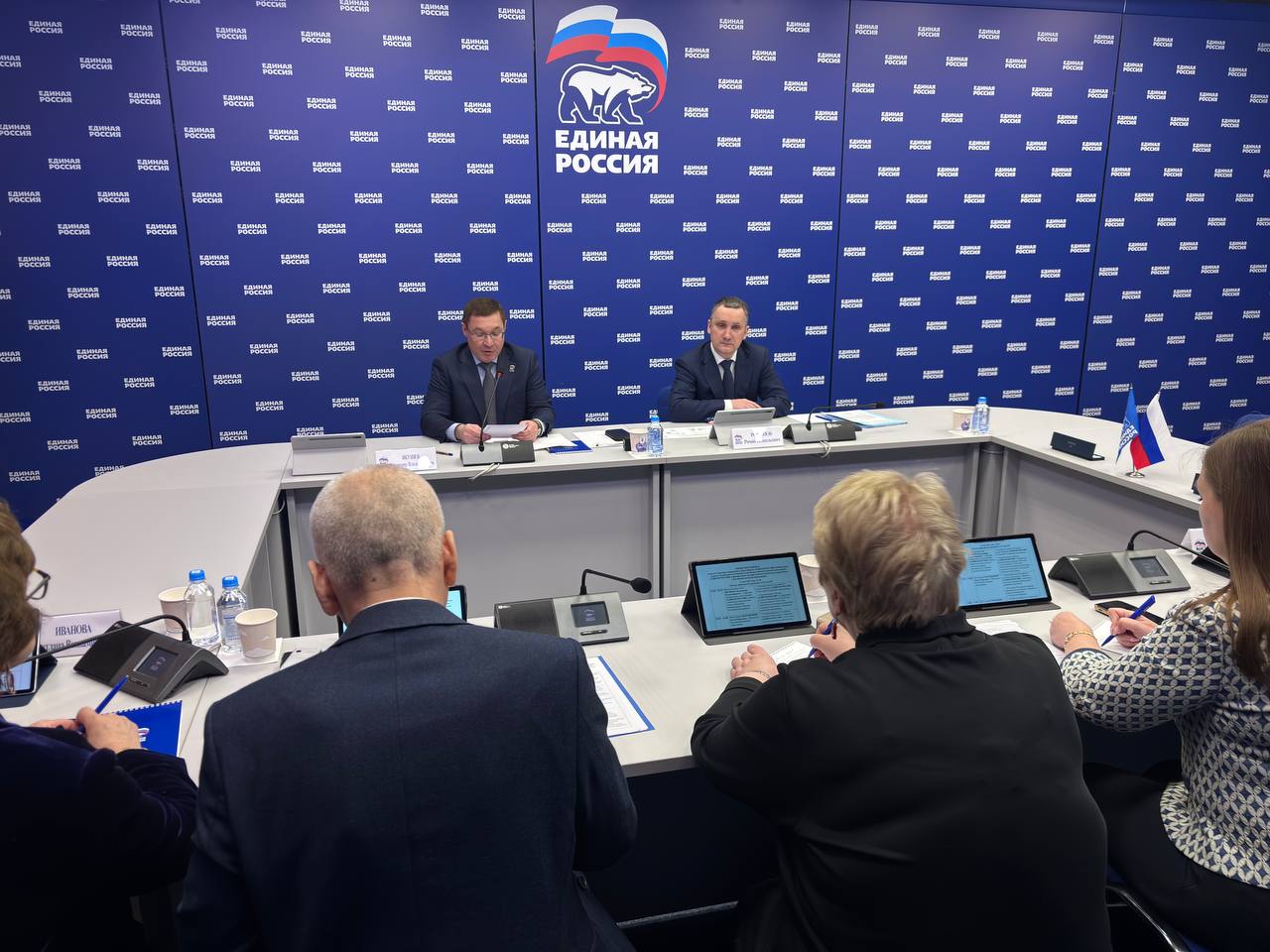 Владимир Якушев: Единая Россия и Российская Академия образования будут проводить мониторинг реализации Стратегии развития образования Партия внесла предложения в документ. Они охватывают следующие аспекты: повышение доступности и качества образования, снижение нагрузки на учеников и педагогов, усиление связи между системой образования и реальными потребностями рынка труда, совершенствование оплаты труда педагогов, воспитание на основе традиционных ценностей. Одним из центральных направлений нашего сотрудничества с Российской Академией Образования должен стать мониторинг реализации Стратегии, - отметил секретарь Генсовета в преддверии подписания соглашения с РАО.