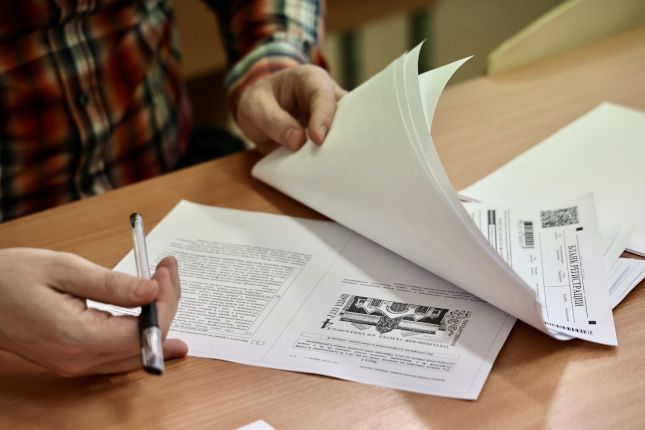 В Челябинской области 135 выпускников сдали ЕГЭ на 100 баллов   Семь школьников получили максимальные баллы по двум предметам.