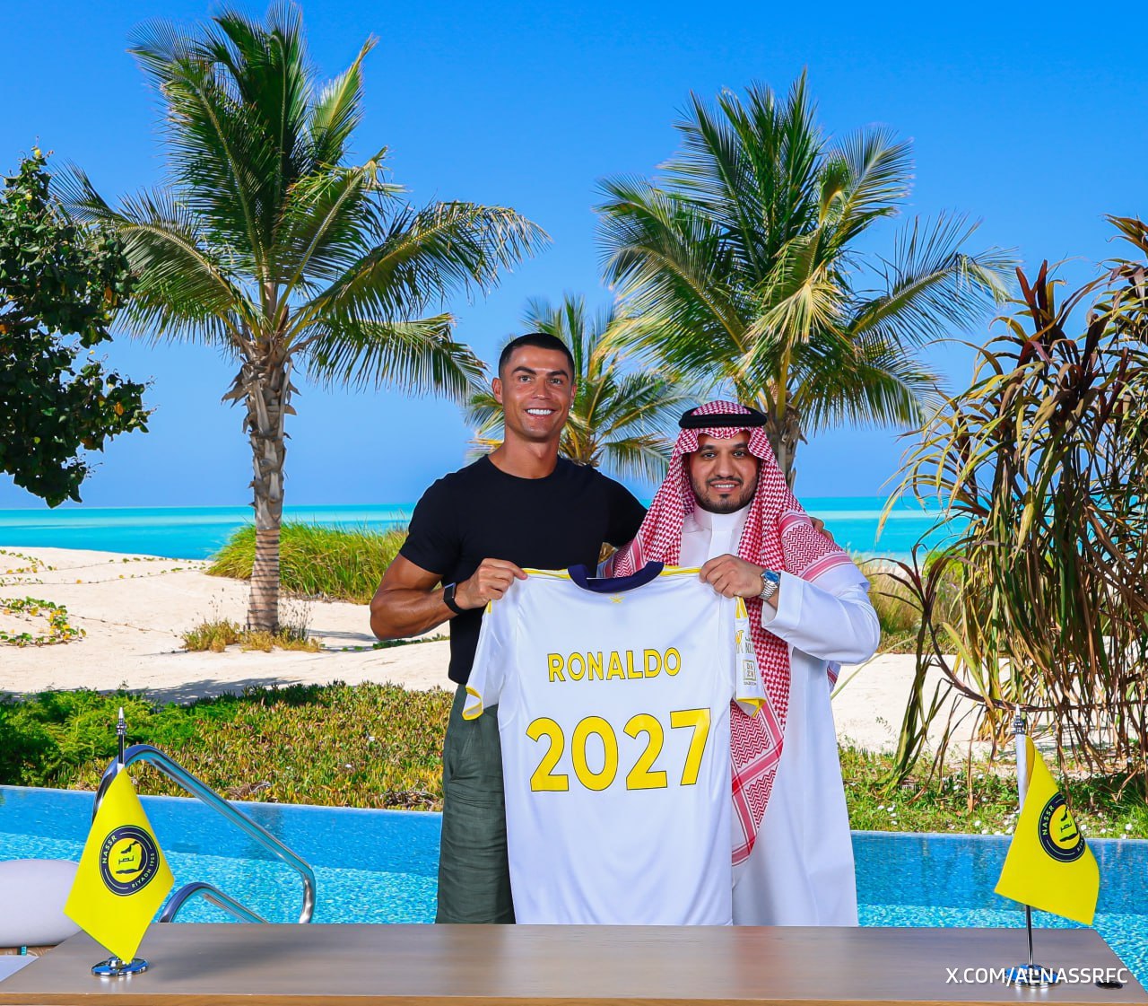 Криштиану Роналду продлил контракт с "Аль-Насром" до 2027 года, сообщил саудовский футбольный клуб. 40-летний португалец выступает за него с января 2023 года.