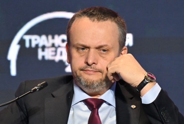 Министр транспорта поручил аэропортам проверить готовность к ЧС Андрей Никитин призвал руководство российских аэрогаваней провести ревизию запасов Серьёзную нагрузку в эти дни традиционно испытывает авиация Проведите ревизию запасов в аэропортах питьевая вода матрасы спальные мешки Впереди длинные праздники надо проверить комплектность и достаточность всего что может понадобиться в случае чрезвычайной ситуации сказал глава Минтранса на совещании по вопросам работы транспортного комплекса в период новогодних праздников Подписаться на Говорит Москва Telegram VK MAX