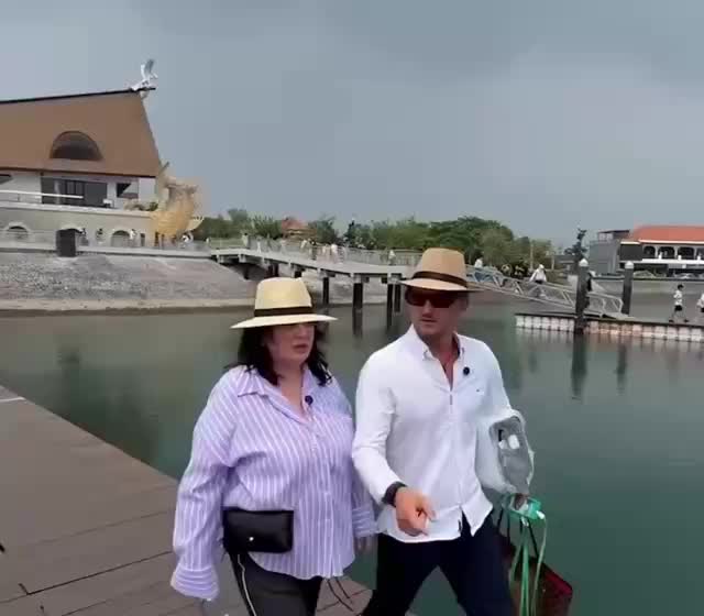 Суд обязал блогера Сергея Домогацкого выплатить 49 млн рублей за мошенничество с продажей вилл на Бали