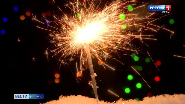 Из Прикамья в Северодонецк отправили груз с новогодними подарками для детей   vesti perm ru publications ab68019b 6f5b 45b9 9ad4 3c6639544aab Из Перми в подшефный Северодонецк Луганской Народной Республики отправился груз с новогодними подарками для детей Всего было отправлено 2 379 подарочных наборов для 1 889 школьников и 490 дошкольников города Каждый набор включает шоколадные и вафельные конфеты мармелад суфле и мягкую игрушку символ наступающего года Подарки упакованы в праздничные коробки