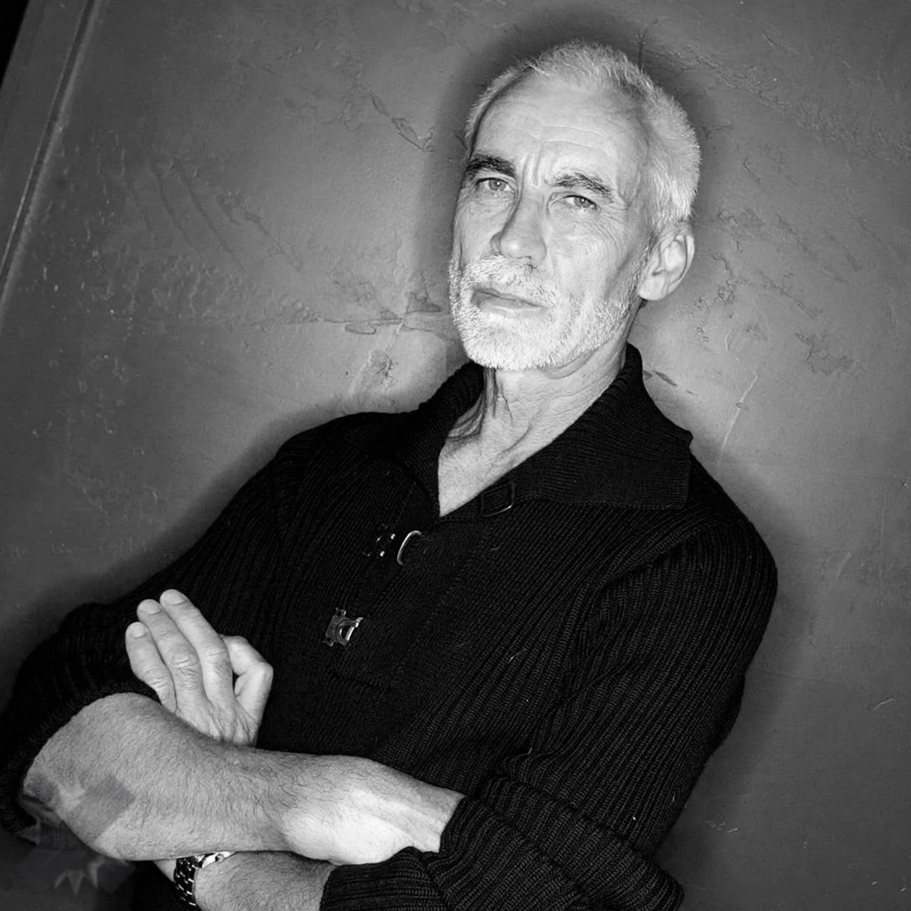 На 76 м году жизни скончался новозеландский режиссер Ли Тамахори Он снял фильмы Умри но не сейчас Три икса 2 Новый уровень Пророк Двойник дьявола И пришел паук На грани а также эпизоды сериалов Сопрано и Миллиарды соболезнуем НМШ