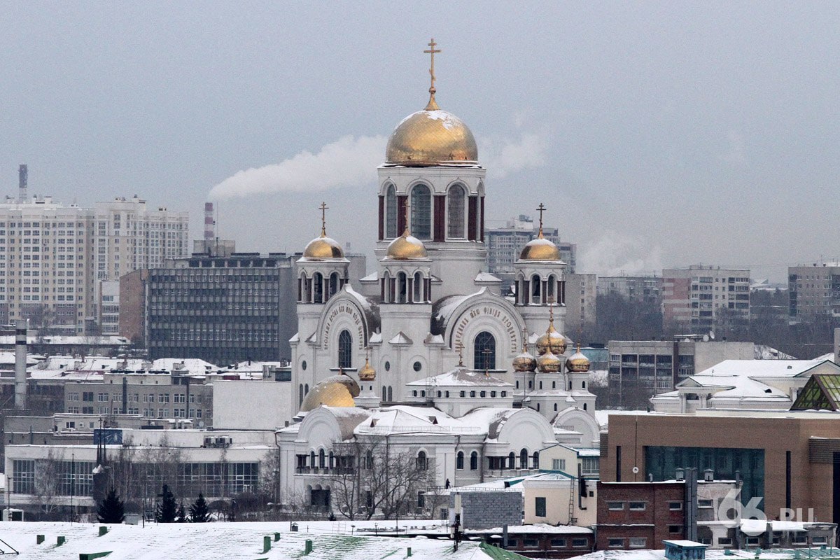 Критиковать политиков и священников разрешил Верховный суд Но есть исключение высказывания и сообщения не должны быть направлены на возбуждение ненависти или вражды говорится в принятом постановлении Под действиями направленными на возбуждение ненависти либо вражды следует понимать в частности высказывания обосновывающие или утверждающие необходимость геноцида массовых репрессий депортаций совершения иных противоправных действий в том числе применения насилия в отношении представителей какой либо нации расы социальной группы приверженцев той или иной религии Если такое высказывание будет сделано в СМИ или в интернете наступит уголовная ответственность