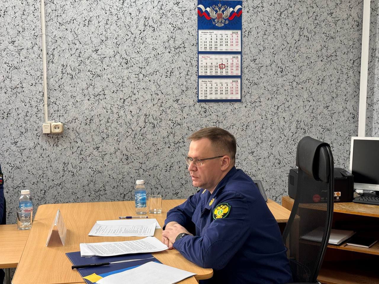 Прокурор Челябинской области представил назначенного прокурора города Пласта Сегодня прокурор региона Игорь Донгаузер представил коллективу и руководителям органов власти назначенного Генеральным прокурором Российской Федерации прокурора города Пласта советника юстиции Даутбаева Дамира Жарасхановича. В органах прокуратуры Даутбаев Д.Ж. проходит службу более 21 года, работал следователем, старшим следователем, старшим помощником прокуратуры Металлургического района г. Челябинска, заместителем прокурора Брединского района. С мая 2012 года состоял в должности заместителя прокурора г. Южноуральска Челябинской области. Глава регионального ведомства определил для нового руководителя и коллектива основные задачи, обозначил проблемные вопросы, требующие прокурорского вмешательства, дал ряд поручений и пожелал успехов в работе по обеспечению законности и защиты прав граждан.