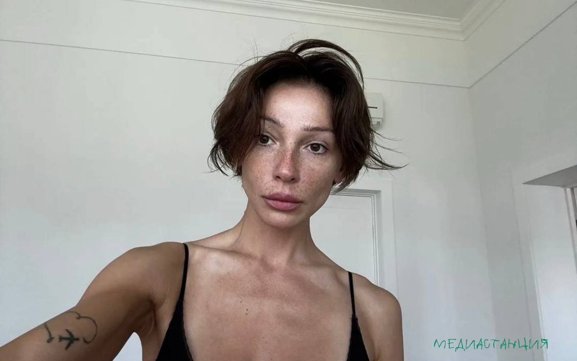 У Ивлеевой все никак не закончатся проблемы с ее бизнесом. На этот раз компания «ТЛК Трансгрупп», которая занималась доставкой продукции Easy Peasy в торговые сети по РФ, подала в суд на ООО «Коленки пчелы» за неоплату услуг. Долг составил 288 тысяч рублей. Все это, по данным Mash, происходит на фоне финансового убытка компании Насти 428 тысяч рублей .