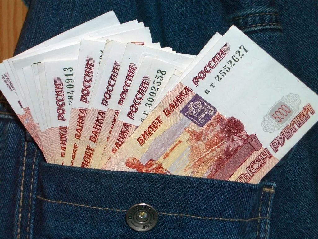 В 2024 году средняя заработная плата жителей Томска выросла на 20% по сравнению с предыдущим годом и составила более 60 тысяч рублей – сообщил мэр Томска Реальная зарплата увеличилась на 10,2%, а уровень безработицы снизился до рекордных 0,28%. Наибольшие доходы зафиксированы в сфере добычи полезных ископаемых 155,7 тыс. руб. , строительства 118 тыс. руб. и обрабатывающих производств 88 тыс. руб. . Ранее средняя зарплата в Томске в 2023 году составляла 51 тысячу рублей. Подписаться! Регион-70 Прислать новость
