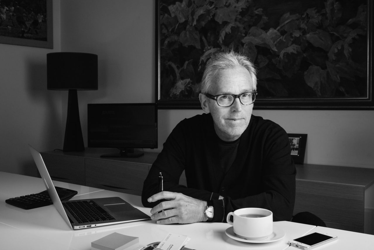 Умер основатель издательского дома Independent Media, медиаменеджер Дэрк Сауэр. Ему было 72 года.  В России он в том числе запустил журнал Cosmopolitan, газеты «Ведомости» и The Moscow Times  признана в РФ иноагентом .  С 2012 по 2015 год Сауэр был президентом РБК.
