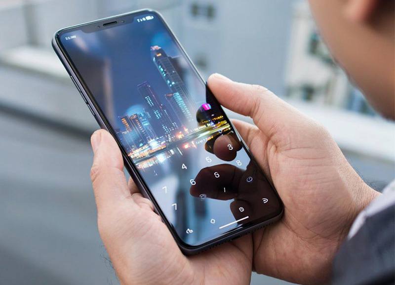 Продолжительность разговоров через VoWiFi  Билайн в Краснодаре выросла до 6 млн минут  Жители Краснодарского края высоко оценили удобство новой технологии VoWiFi   и активно используют её возможности в общении с близкими.   По данным Билайна, количество клиентов, регулярно пользующихся VoWiFi, в регионе увеличилось на 26% год к году. Растет и общая продолжительность телефонных разговоров через VoWiFi: только за последние 12 месяцев через VoWiFi краснодарцы проговорили более 77 млн минут.   VoWiFi – это технология, которая позволяет разговаривать и отправлять сообщения по сети Wi-Fi.  В районах с плотной застройкой, на верхних этажах высоток смартфону сложнее «ловить» сигнал.  При подключении VoWiFi он сможет использовать доступную WiFi-сеть, связь станет стабильнее, а качество звонков - лучше.     VoWiFi – Voice over Wi-Fi – голос через Wi-Fi. Подробнее об услугах и смартфонах, поддерживающих VoWiFi, читайте на beeline.ru.   16+ Реклама. beeline.ru