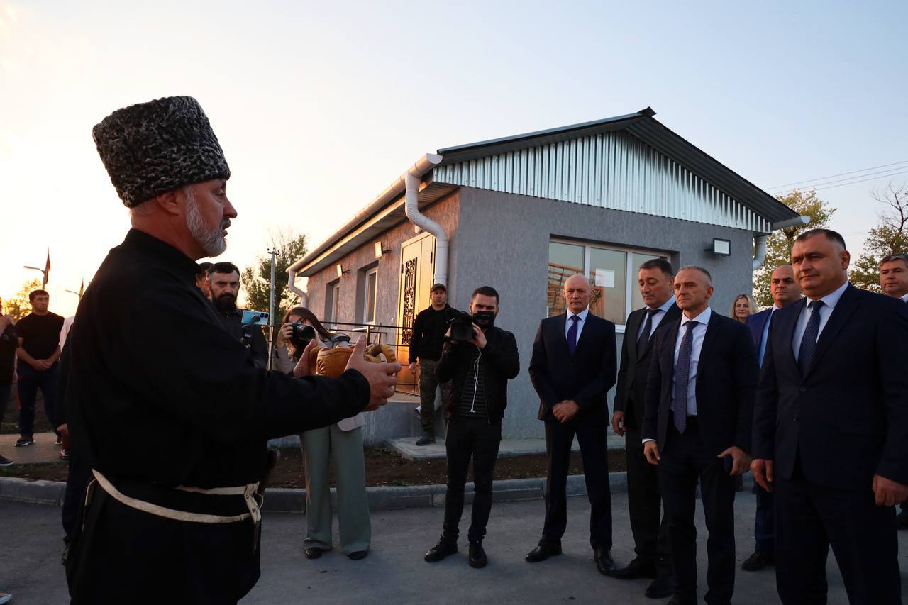 Торжественное открытие консервного завода в селе Прис Южной Осетии в фоторепортаже