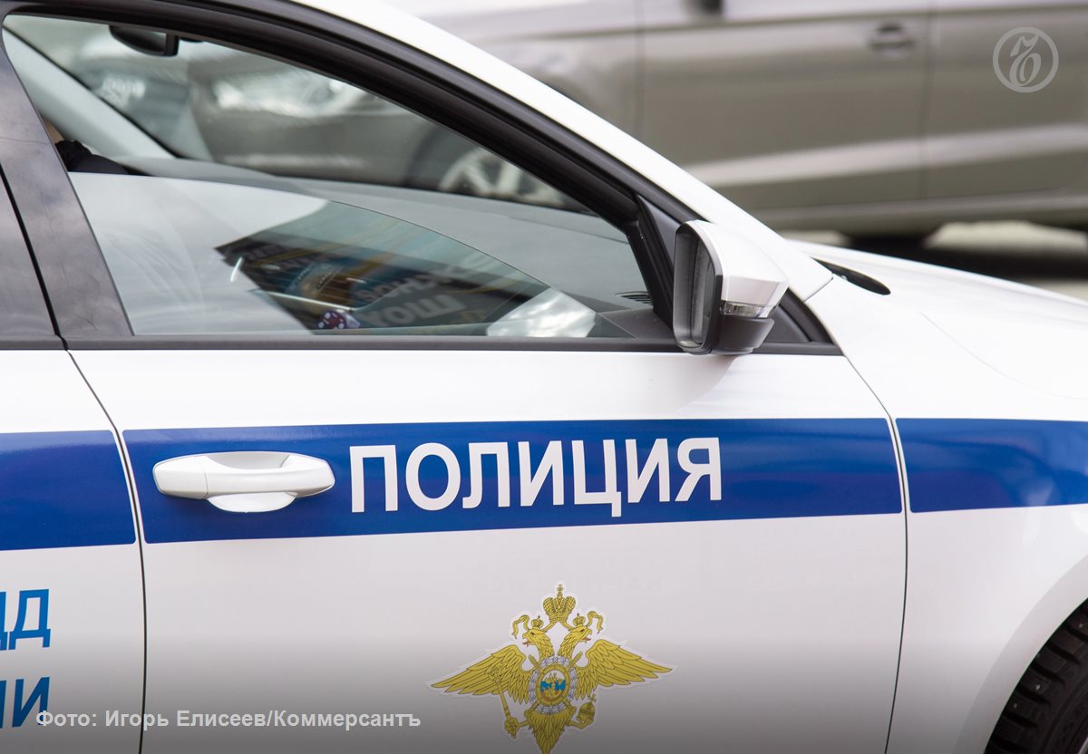 Более килограмма клефедрона изъяли у неработающего петербуржца в Tesla Сотрудники правопорядка задержали у дома 17 по Богатырскому проспекту 27 летнего неработающего петербуржца подозреваемого в создании интернет магазина по продаже запрещенных веществ сообщает ГУ МВД РФ по Петербургу и Ленобласти В салоне автомобиля Tesla который принадлежит фигуранту дела обнаружили полимерный пакет с неизвестным содержимым Экспертиза показала что это клефедрон массой более 1 кг По факту случившегося возбудили уголовное дело по ч 3 ст 30 ч 5 ст 228 1 УК РФ покушение на незаконное производство сбыт или пересылку наркотических средств kommersant sz